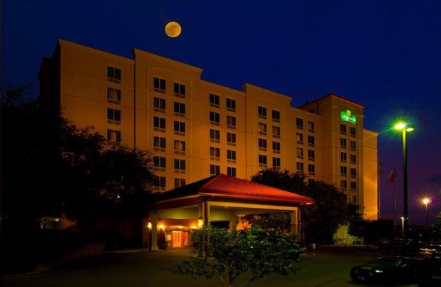 La Quinta Inn & Suites by Wyndham San Antonio Medical Ctr NW
