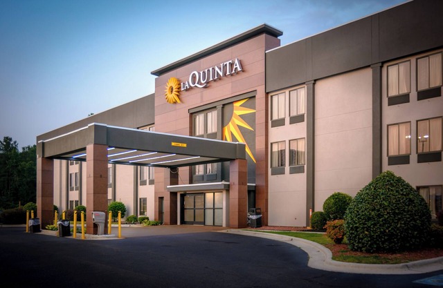La Quinta Inn & Suites by Wyndham Fayetteville I-95