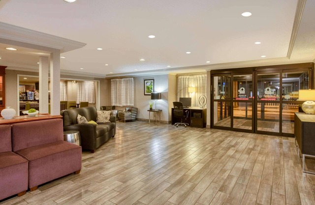La Quinta Inn & Suites by Wyndham Cleveland Macedonia