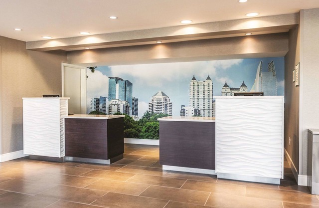 La Quinta Inn & Suites by Wyndham Atlanta Midtown - Buckhead
