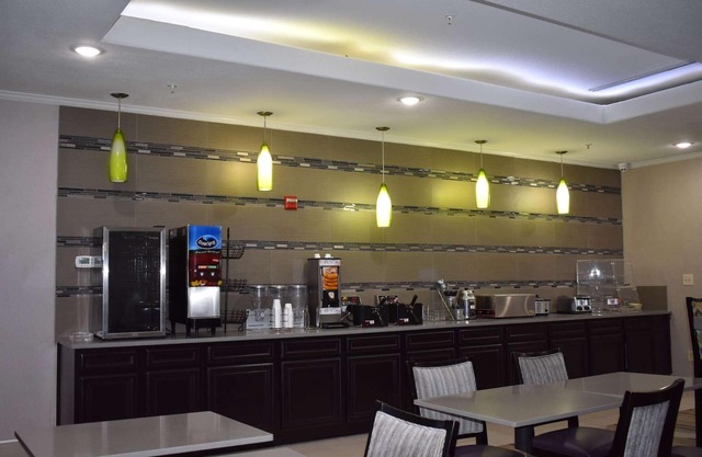 La Quinta Inn & Suites by Wyndham Kyle - Austin South