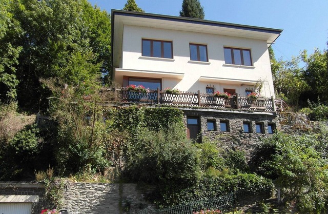 La Roche 5-Bed Hillside Stay