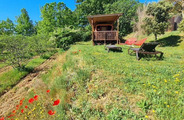 'La Roulotte La Figoulette' with Mountain View, Wi-Fi and Air Conditioning