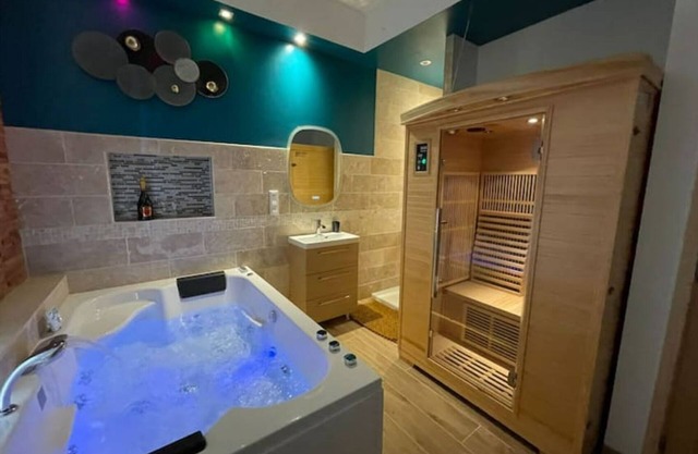 La Suite D'amour et Détente Jacuzzi et Sauna