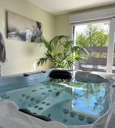 LA VALENTINE Love room GITES DES 3 LAVOIRS