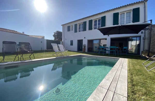La Villa des Lauriers : villa with heated pool for up to 8 people.