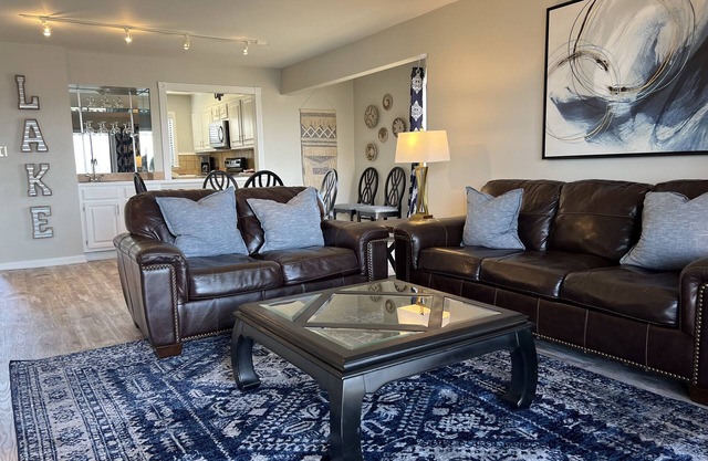 Labor Day Special! South Shore 2 Bdrm/Mini-golf, pickleball, 2 pools, Hot tub!