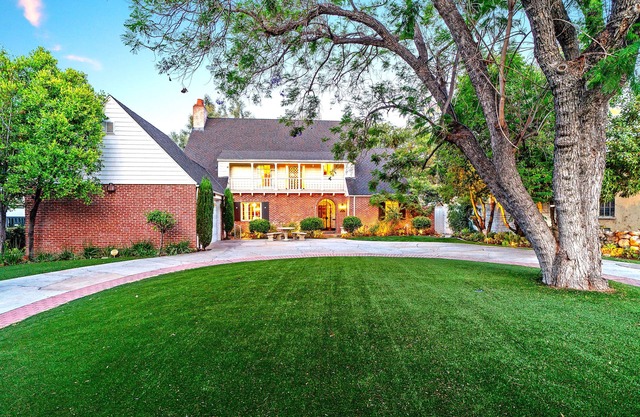 Labor Day Special - Stunning Mansion 5 min Walk to Rose Bowl Pasadena
