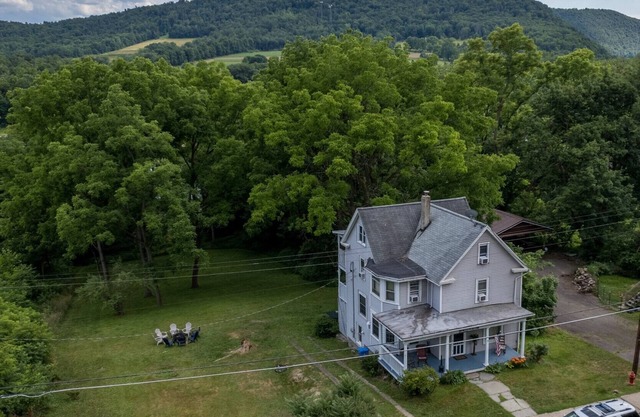 LaceyVilla - Huge home in Endless Mountains