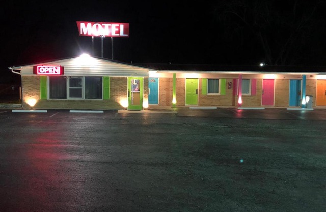 Laci's Country Inn - Knob Noster