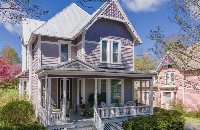 Lady Viola - Victorian w/Balcony Hot Tub