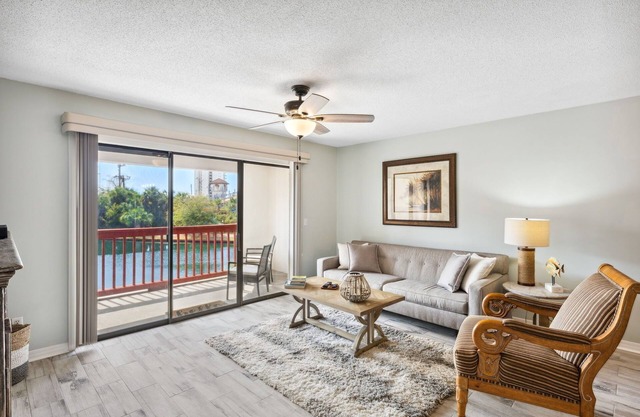 Lagoon Afternoons! 3 BR/2 1/2 BA