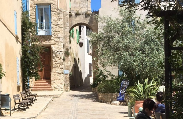 Lagoon and sea views from the heart of the village of Bages between Narbonne and Collioure