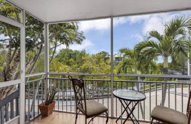 Lagoon Front 3 Bedroom and Den, 4 Balcony, 3 Bathroom, 3 story Resort Townhouse