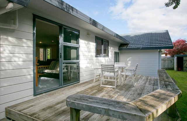 Laid Back on Lakewood - Taupo Holiday Home