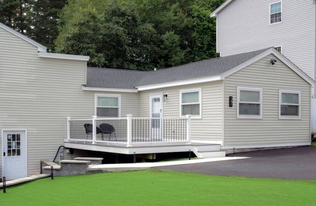 Lake Access 4 Bed 3 Full Bath