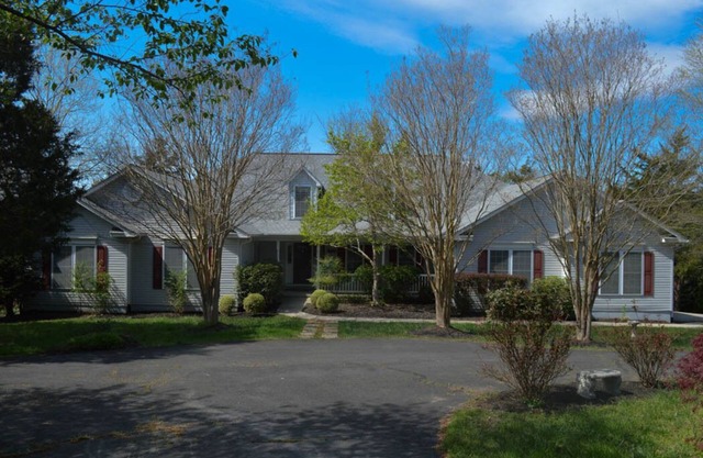 Lake Anna Blue Sails, Waterfront Estate, Family Retreat