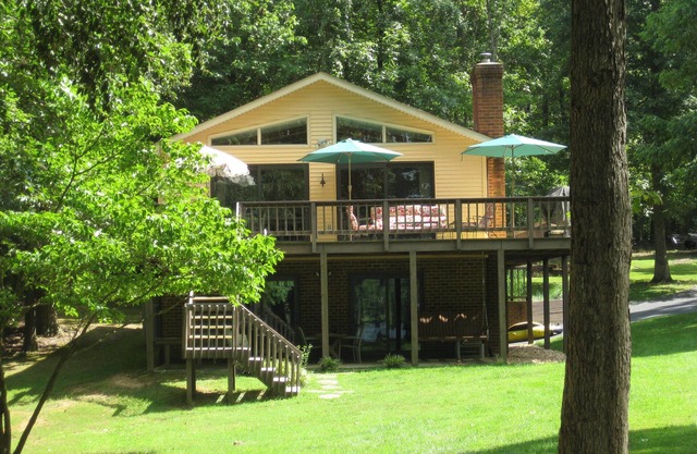 Lake Anna Waterfront 3 full baths sleeps 10