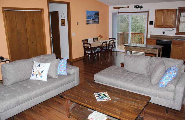 Lake Anna Woodside Retreat - sleeps 4 adults and 2 children