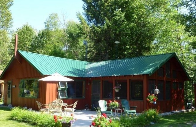 Lake Bellaire Cottage-Sandy Frontage & Screened Porch-Booking Spring/Summer 2020