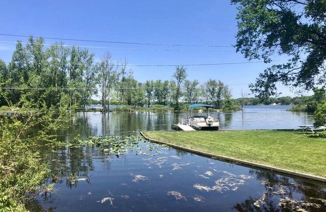 Lake Cabin on 500 acre all sports lake, Snug Harbor close to Vicksburg,Kalamazoo