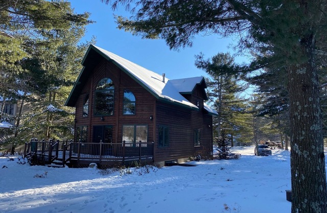 Lake cabin on Holcombe flowage. Loft views, fire pit, and nearby hiking.