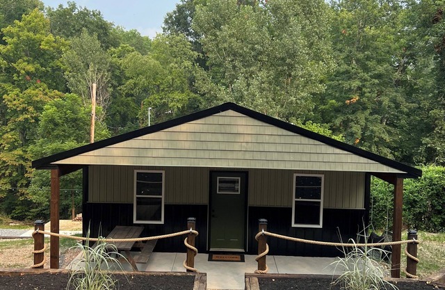 Lake cabin, steps from dock 1