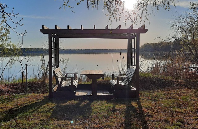 Lake cabin with stunning lake views, nature, wildlife and hot tub