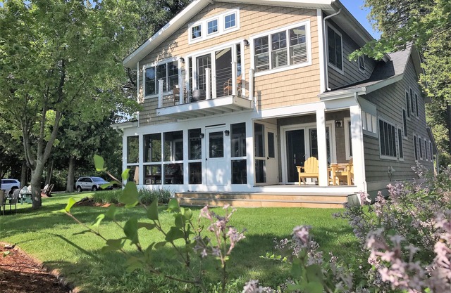 Lake Champlain Great Camp - Rustic Luxury, Sunsets, Lawn, Beach, Amenities!