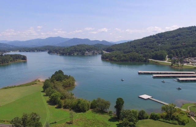 Lake Chatuge Getaway! Walk to The Ridges Resort & Marina + Restaurants!