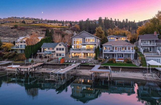 Lake Chelan Minneapolis Beach Waterfront w/dock!