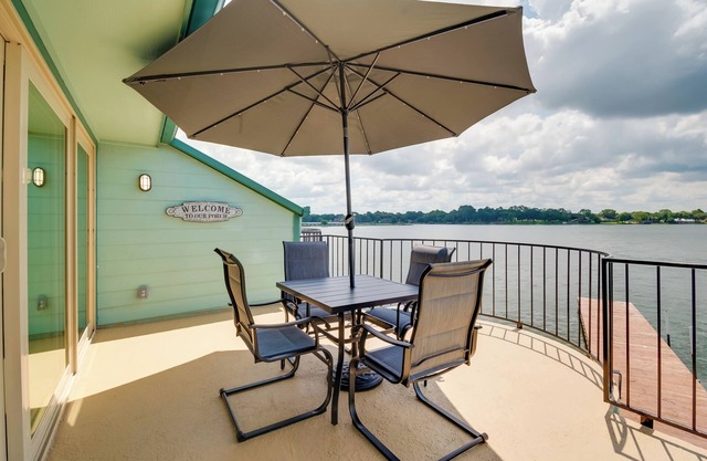 Lake Conroe Condo: Balcony, Views & Pool Access!