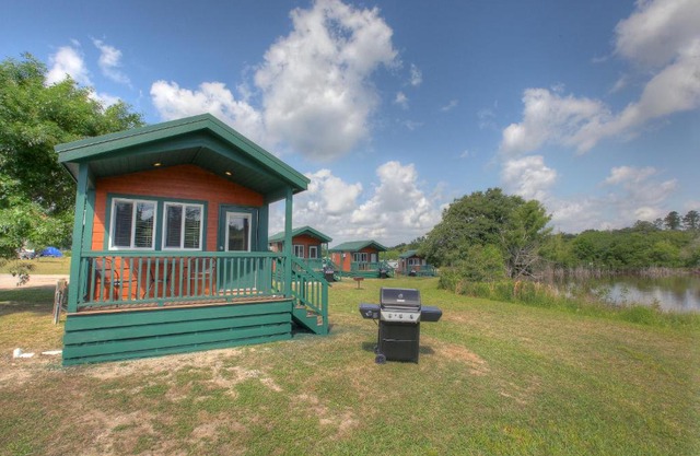 Lake Conroe Queen Studio Cabin 5
