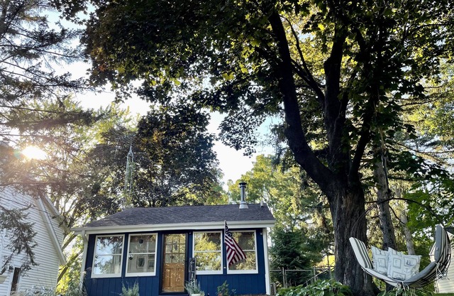 Lake Country Guest Cottage