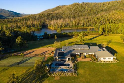 Lake David Luxury Lakehouse