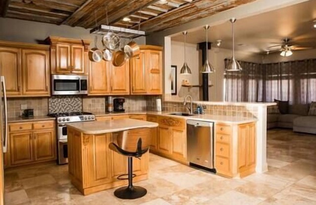 Lake Daze - Stylish Home -Walk to Marina