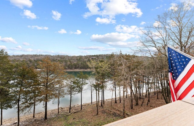 *Lake Dream*Full Remodel 2BR/2BA Lake Front&View!