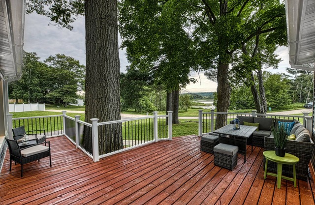 Lake Escape w/Private Dock & Spa-like amenities
