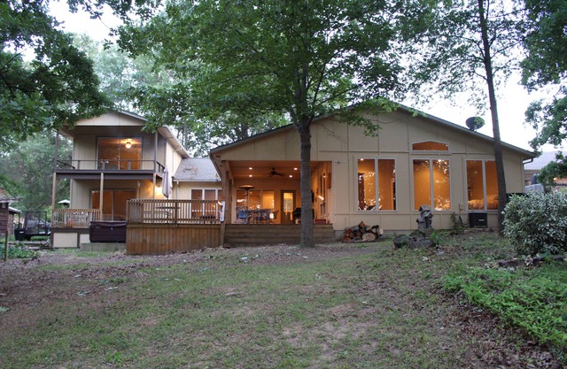 Lake Eufaula Longtown Waterfront home with private dock;4 BR plus loft; 3.5 bath