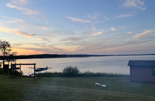 Lake Facing 2 bedroom Cabin near amazing UP destinations Big Manistique Lake