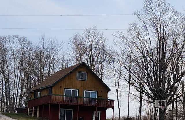 Lake Facing 4 bedroom Cabin near amazing UP destinations Grandview Cabins