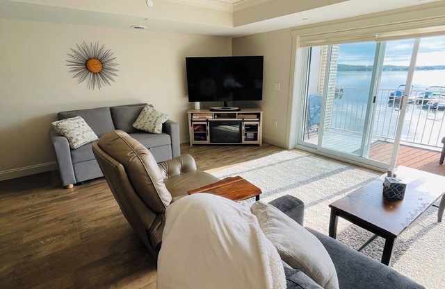 Lake front 2-bedroom condo with beautiful sun rises views over Crooked lake.