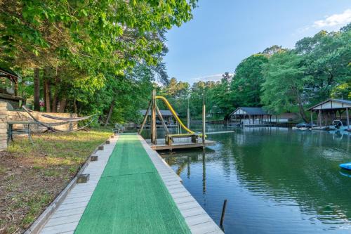 Lake Front Bed & Breakfast with Boat Ramp