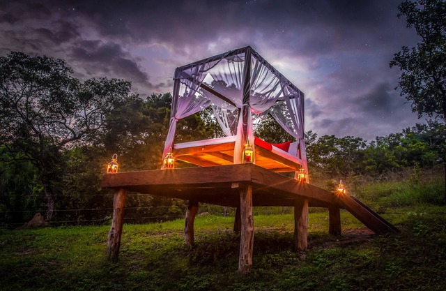 Lake Front Glamping Suite with a Bush Bathtub