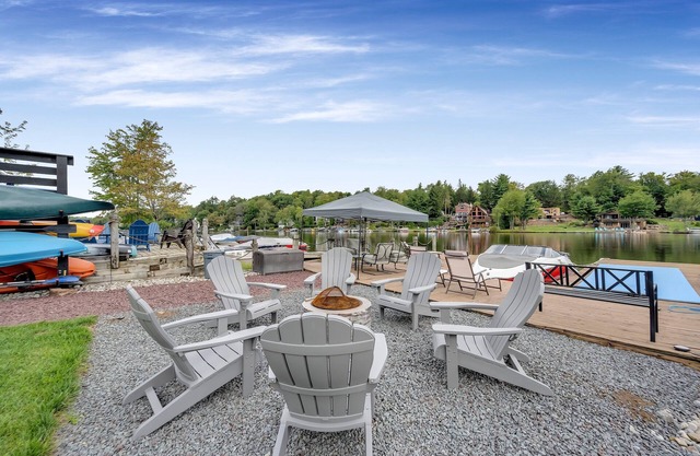 Lake Front! "Great Lake Escape" Dock w/Hot Tub, Fire Pit, Pool Table, Foosball & Shuffleboard