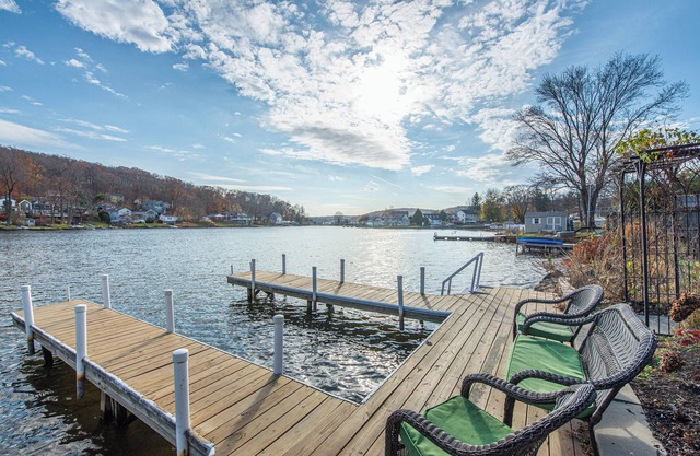 Lake Front Home w/Dock, Kayak, Canoe Right On Lake Hopatcong w/AC Wifi Huge Deck