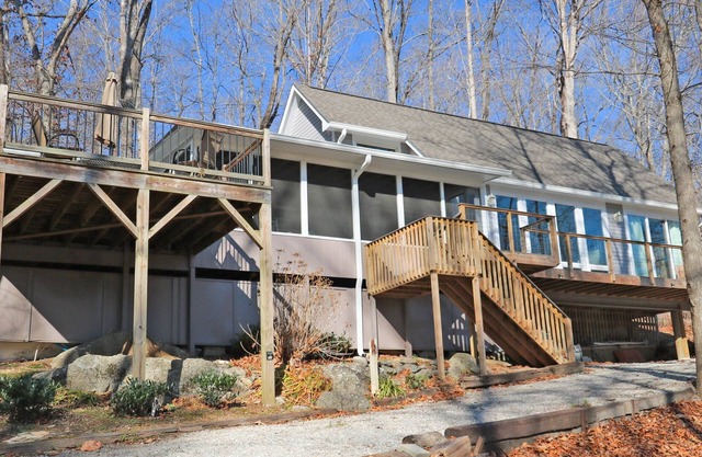 Lake Front Home on beautiful Norris Lake with Covered Dock