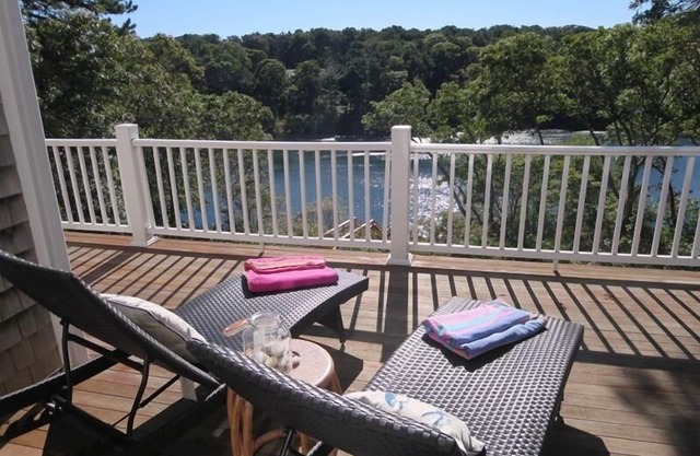 Lake front, Near Beach, AC, WiFi, Pet Friendly near Bike Path