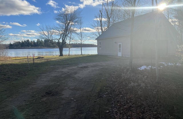 Lake front Rustic Cabin in the UP, Snowmobile-ATV trails, Falls, Mackinaw Island