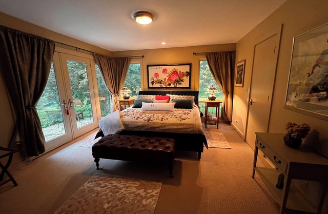 Lake Geneva Area, Country Sanctuary, Pet Friendly, Sleeps 8